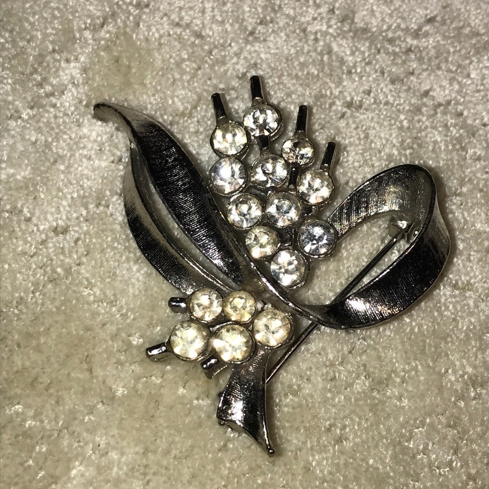 Cristal elegant brooch .vintage 1980